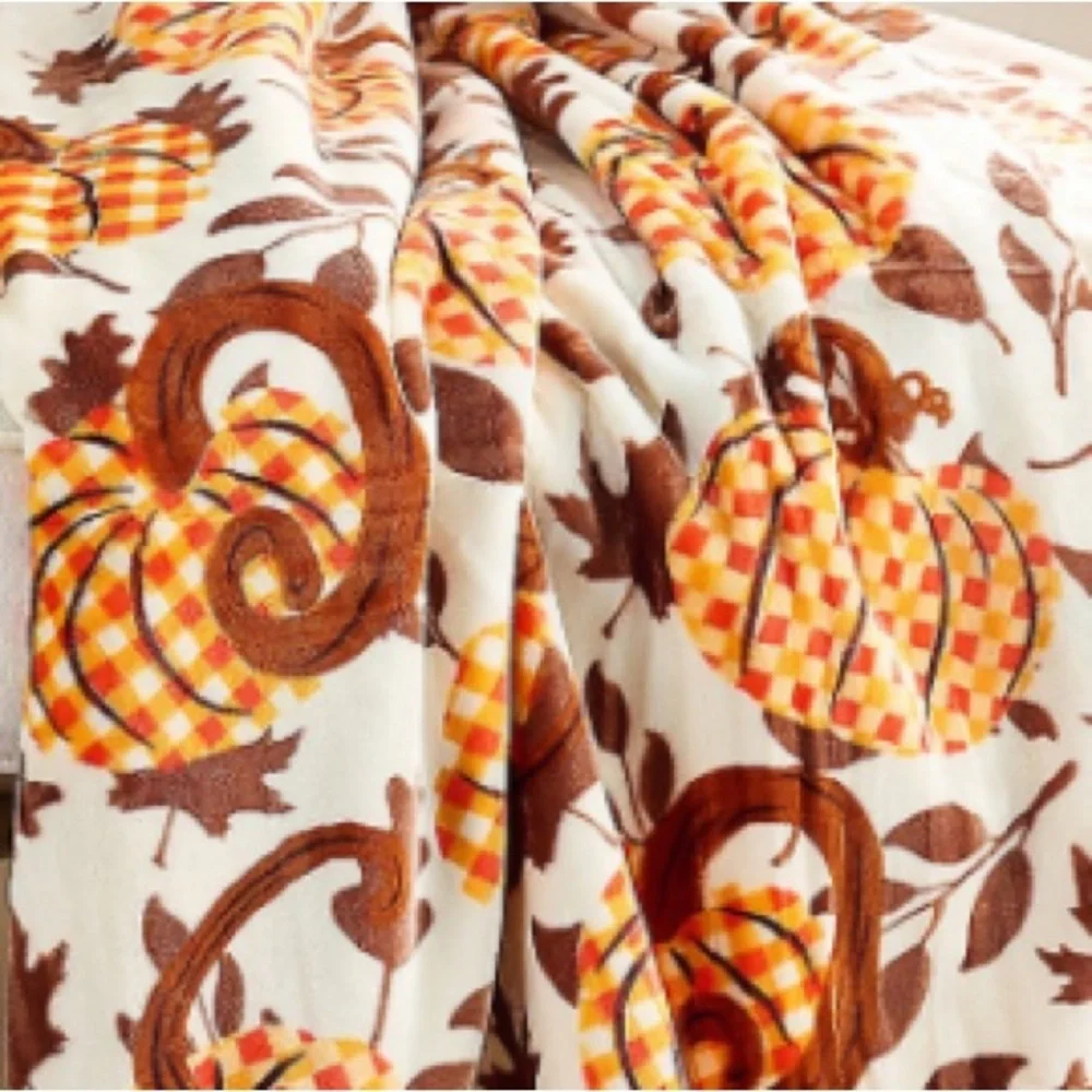 HAY & HARVEST Halloween & Harvest 60x80 Throw (Plaid Pumpkins)